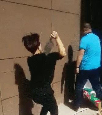 5299234fe1a0dd6568bd5e3140a4a322.gif