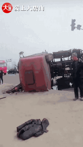 57f0ac06a7f2ede8dd4c94f6bb6ac9e8.gif